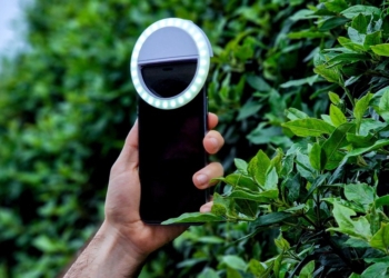 Ring light iservices: um gadget para melhorar as fotos e vídeos do telemóvel