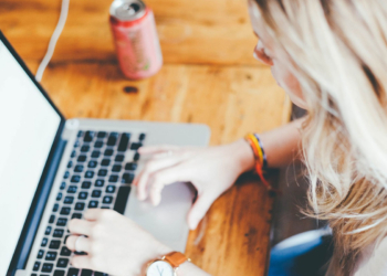 O déficit na área tech cria oportunidades para maior participação de mulheres no brasil