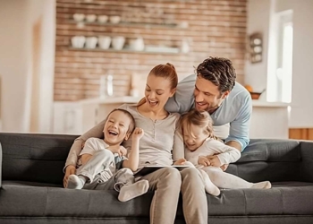 Smart home - família feliz