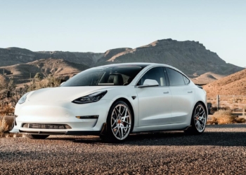 Carros autônomos, como os da tesla, abrem portas para novos negócios