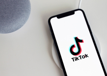 Celular aberto no tiktok