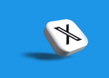 Imagem da logo do x com um fundo azul