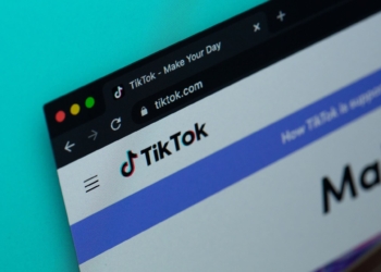 Imagem de uma página do tiktok no computador