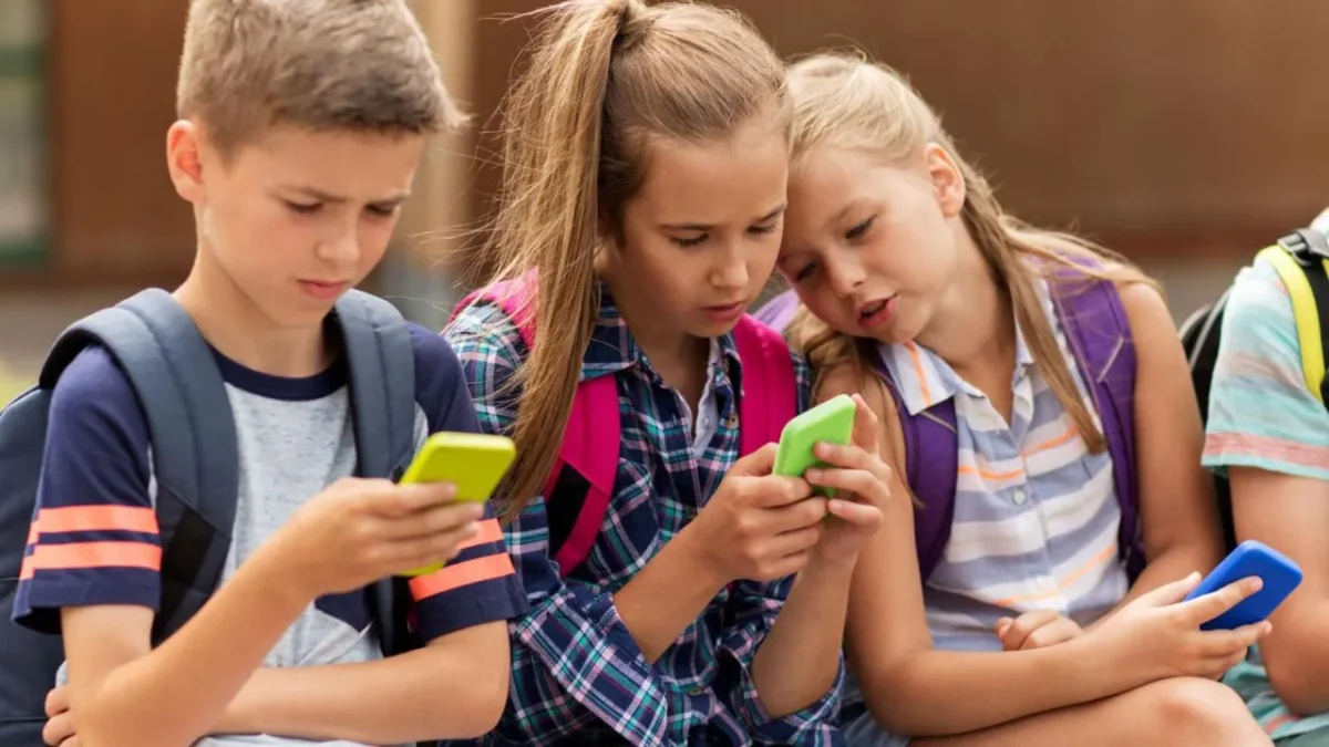 Smartphones escolas crianças reino unido